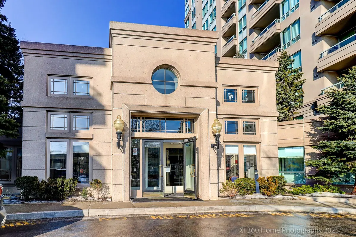 8 Covington RD #803, Toronto C04, ON M6A 3E5