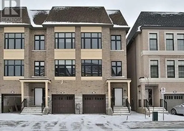 34 McGurran LN, Richmond Hill, ON L4B 0G8