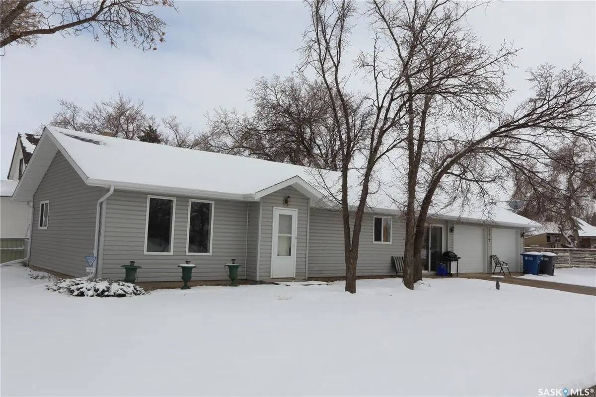 319 6th AVENUE W, Assiniboia, SK S0H 0B0