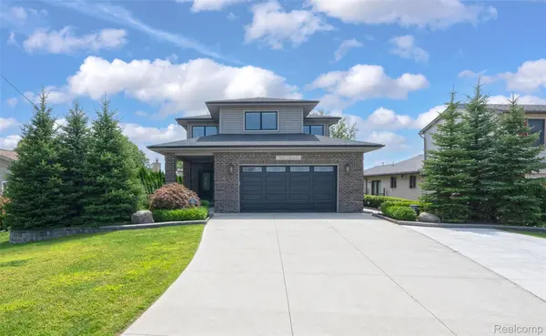 39611 Lakeshore DR, Harrison Charter Township, MI 48045