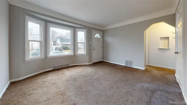 21171 Dexter BLVD, Warren, MI 48089