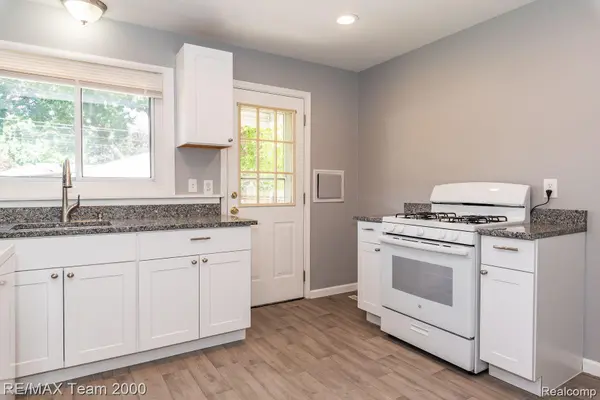 4647 Edgewood ST, Dearborn Heights, MI 48125