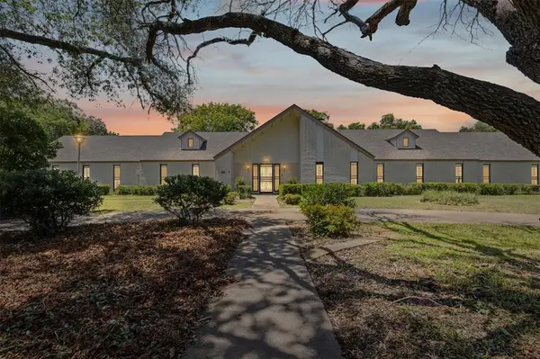 1204 W Westhill Drive, Cleburne, TX 76033