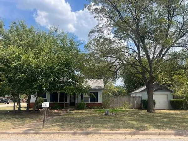 1101 Texas Street,  Graham,  TX 76450