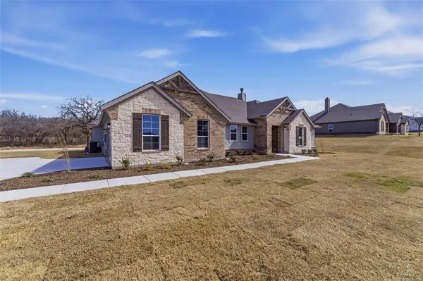 144 Oak Grove Way, Springtown, TX 76082