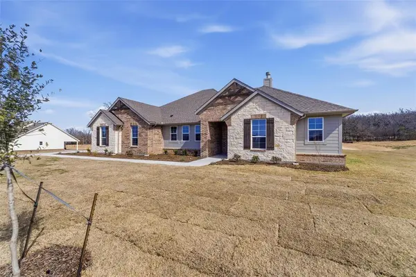144 Oak Grove Way, Springtown, TX 76082