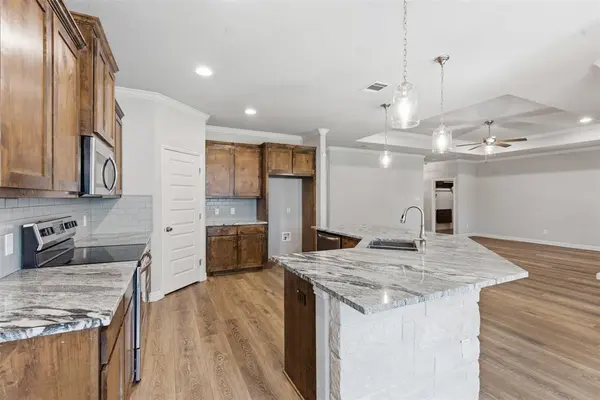 906 Chestnut Grove Drive, Cleburne, TX 76033