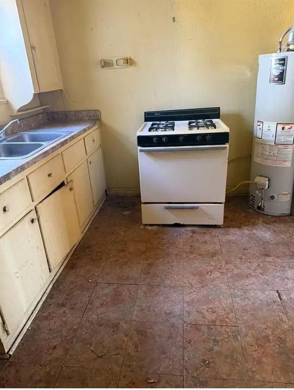 1421 E Ann Arbor Avenue, Dallas, TX 75216