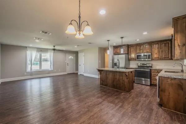 302 E Washington Street, Alvord, TX 76225