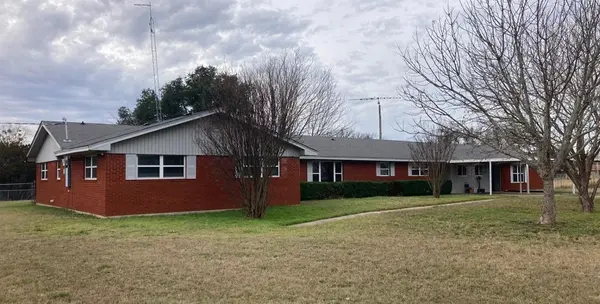 281 Lakeside Drive,  China Spring,  TX 76633