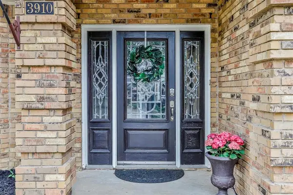 3910 Kingsferry Court, Arlington, TX 76016