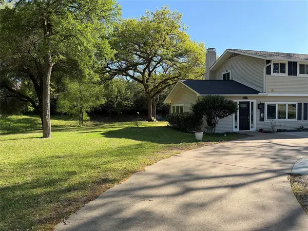 1009 Country Club Road, Ennis, TX 75119