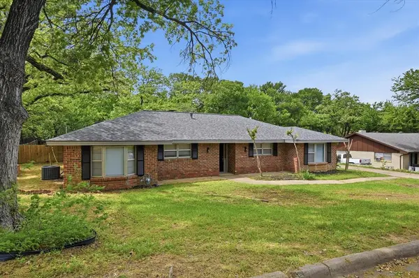 1200 Woodridge Circle, Euless, TX 76040