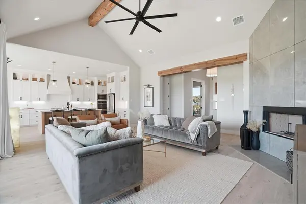 561 Royal Santana, Weatherford, TX 76087