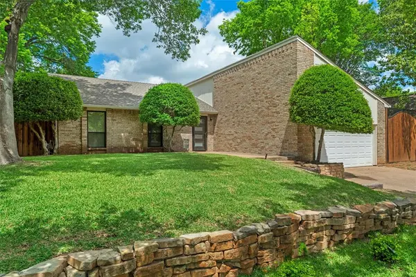 715 Hinsdale Drive, Arlington, TX 76006