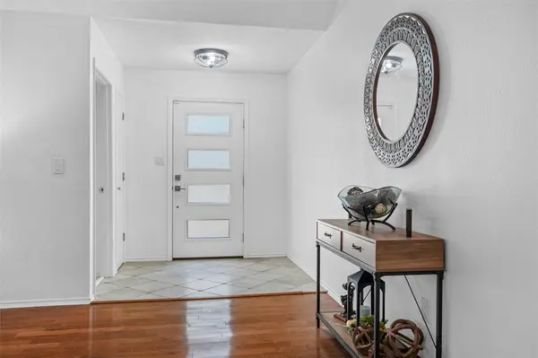 715 Hinsdale Drive, Arlington, TX 76006