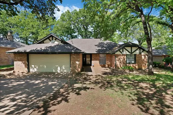 5715 Trail Crest Drive, Arlington, TX 76017