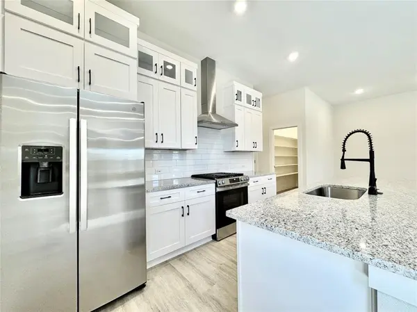 8513 Shorehan Road, The Colony, TX 75036