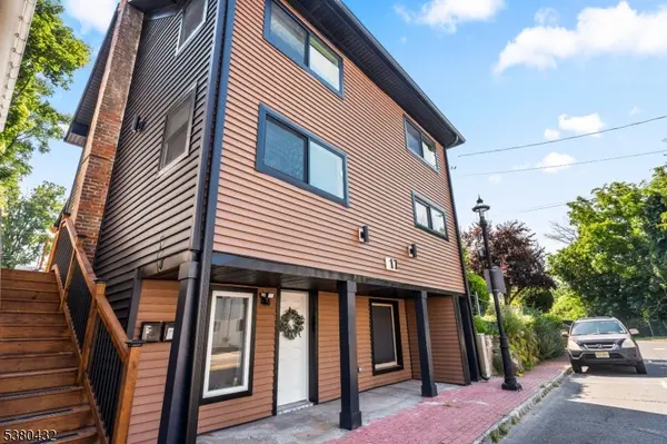 17 Main St, Hamburg Boro, NJ 07419