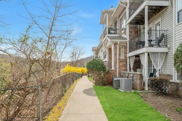 36 Mountainview Ct, Riverdale Boro, NJ 07457