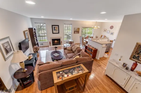 7 La Costa Dr, Clinton Twp., NJ 08801