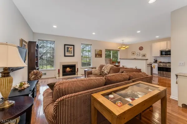 7 La Costa Dr, Clinton Twp., NJ 08801