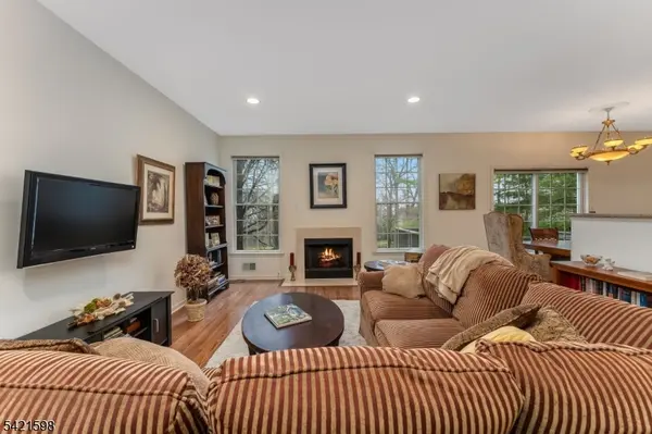 7 La Costa Dr, Clinton Twp., NJ 08801