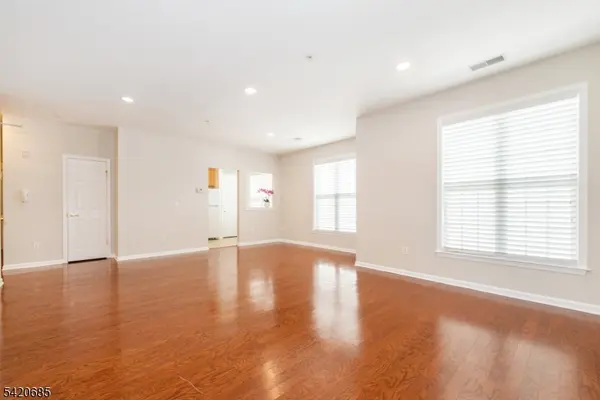 201 Dey St #124, Harrison Town, NJ 07029