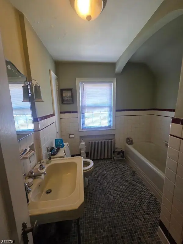 305 E 40Th St, Paterson City, NJ 07504