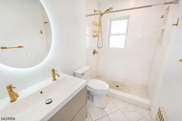 89 Norwood Ave, Lodi Boro, NJ 07644