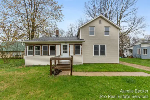 425 S Cedar ST, Allegan City, MI 49010