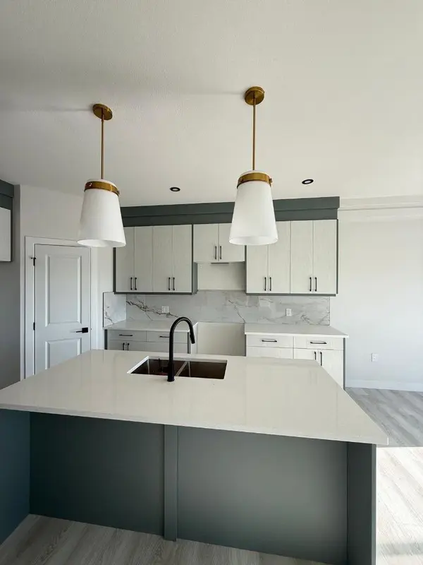 21 LAVELLE Close, Red Deer, AB T4R 0V7