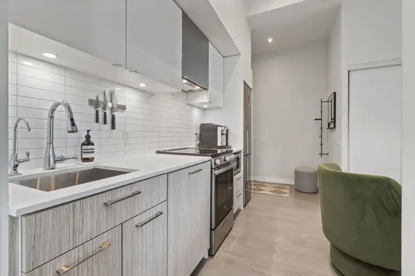 251 Jarvis ST #2006, Toronto C08, ON M5B 0C3