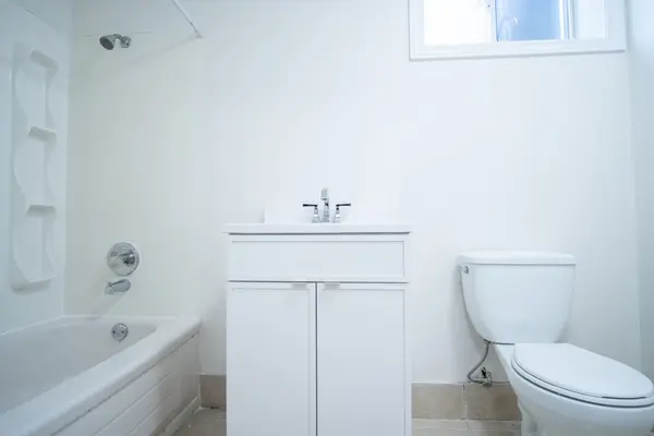 118 Fairholme AVE #Basement 1, Toronto C04, ON M6B 2W9