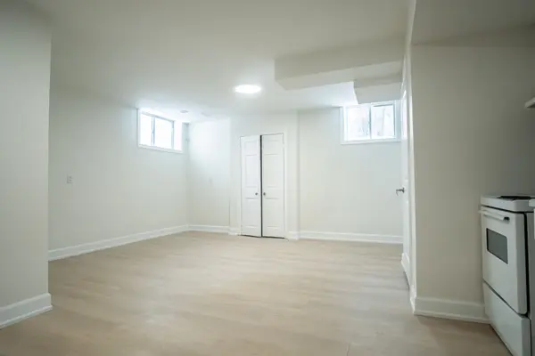 118 Fairholme AVE #Basement 2, Toronto C04, ON M6B 2W9