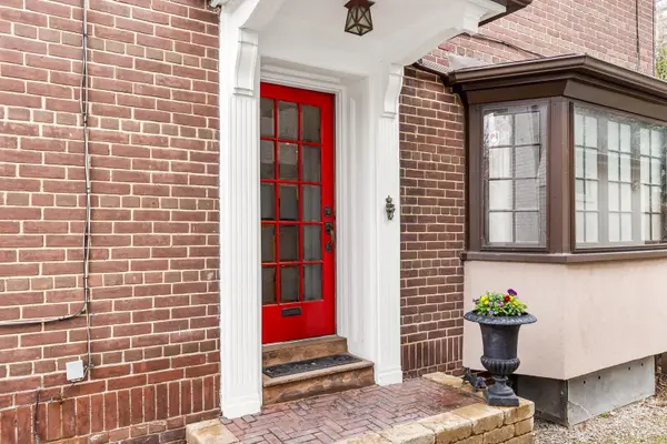 85 Sherwood AVE, Toronto C10, ON M4P 2A6