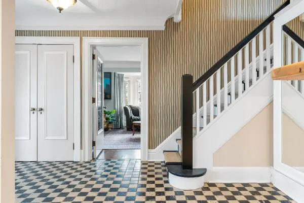 85 Sherwood AVE, Toronto C10, ON M4P 2A6