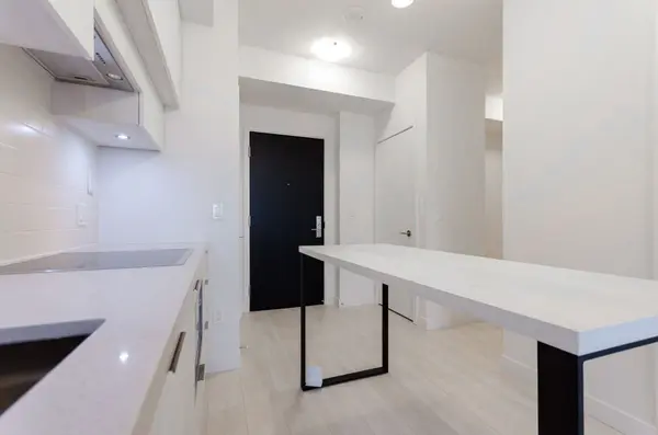 8 Eglinton AVE E #2608, Toronto C10, ON M4P 0C1