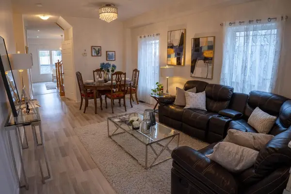 27 Mantz CRES, Whitby, ON L1R 0L3