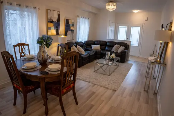 27 Mantz CRES, Whitby, ON L1R 0L3