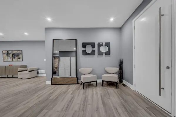 5 Melody LN, Georgina, ON L0E 1L0