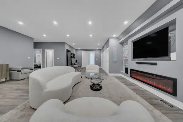 5 Melody LN, Georgina, ON L0E 1L0