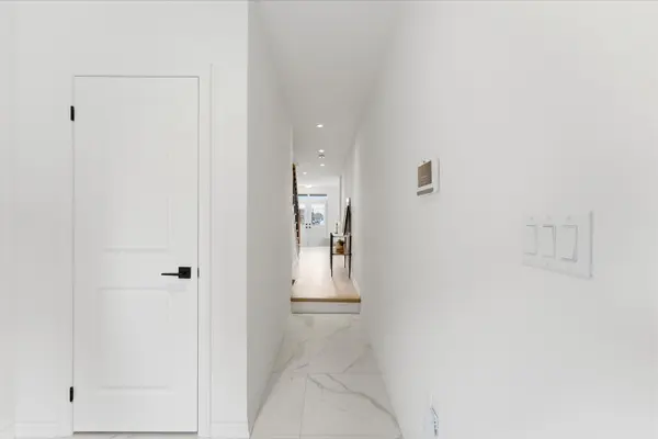 32 Holyrood CRES, Vaughan, ON L4H 5G2