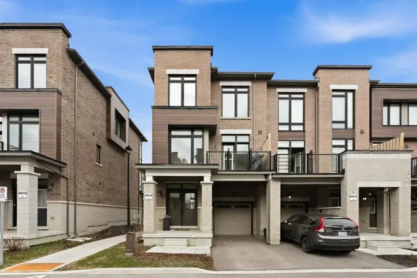 32 Holyrood CRES, Vaughan, ON L4H 5G2