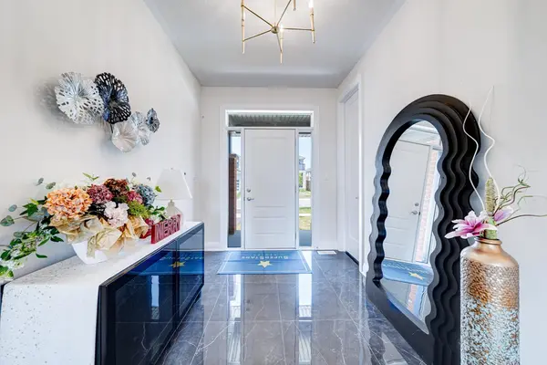 33 John Dallimore DR, Georgina, ON L4P 0S6