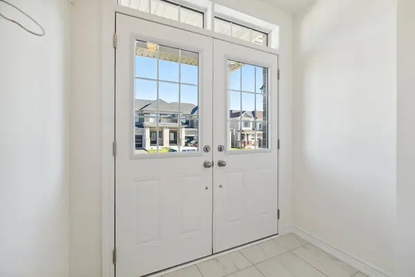 41 Durham AVE, Barrie, ON L9J 0W7