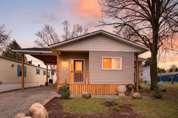 19 Vic's RD, Midland, ON L4R 0B9