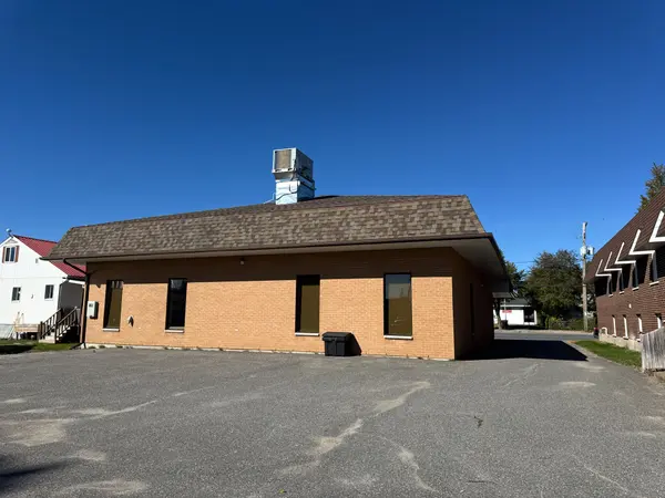 29 Tenth ST E, Armstrong, ON P0J 1E0