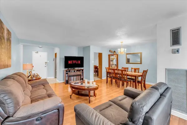 627 The West Mall N/A #208, Toronto W08, ON M9C 4X5