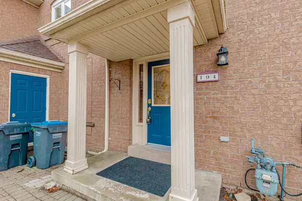 194 Pressed Brick DR, Brampton, ON L6V 4K7